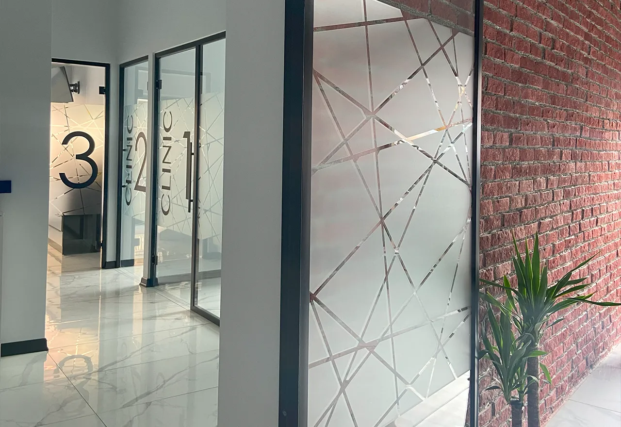 Analiz Dent kliniğinin koridoru ve tedavi odaları