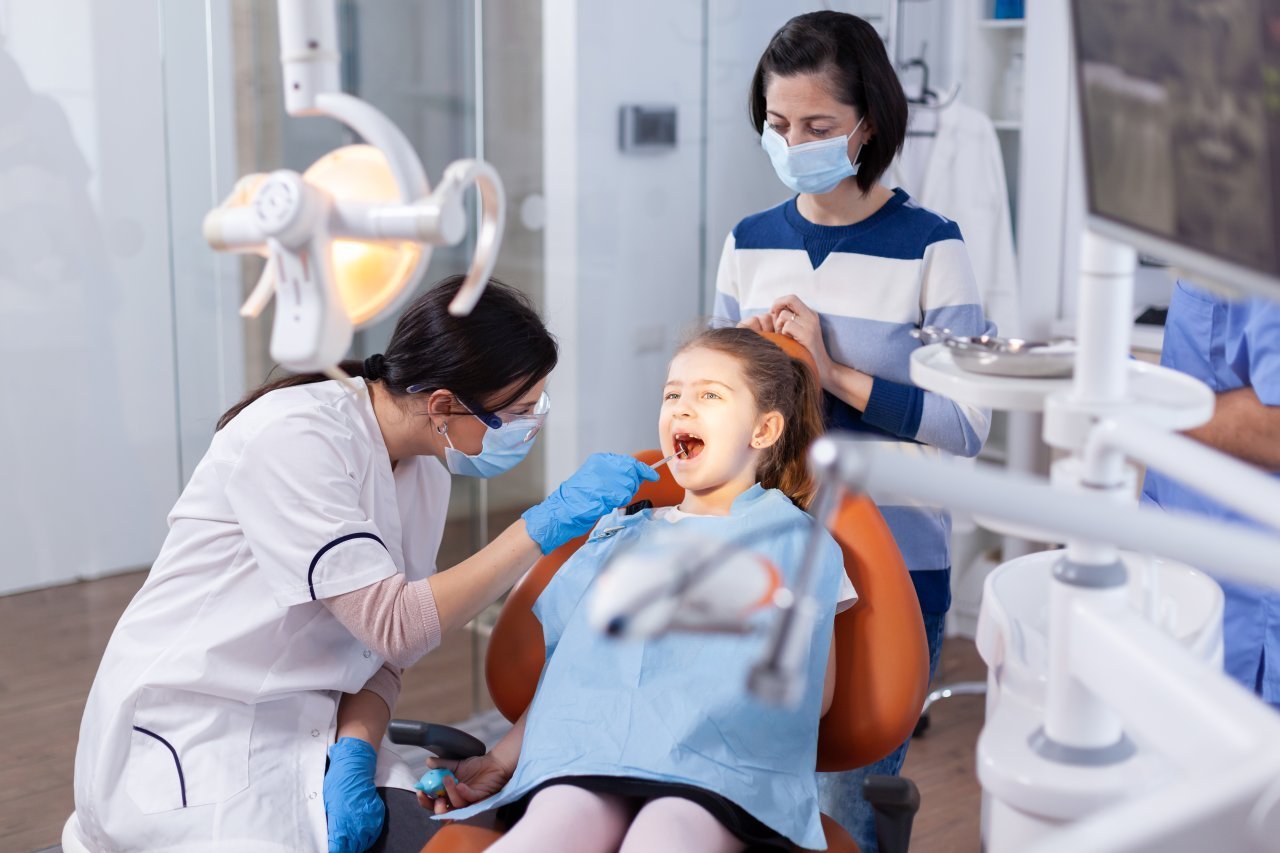 Çocuk Diş Dolgusu: Analiz Dent Kliniği ile Minik Gülüşleri Koruyun!